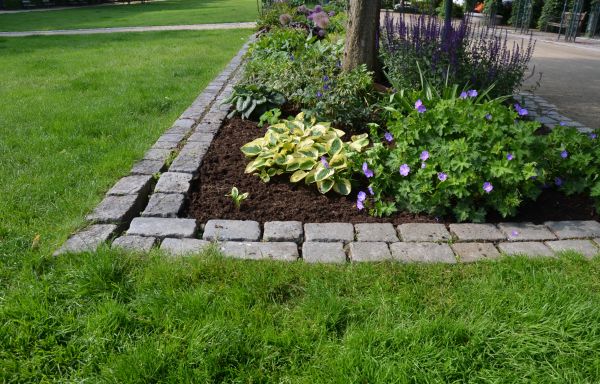 Flower Bed Mulching in Canton